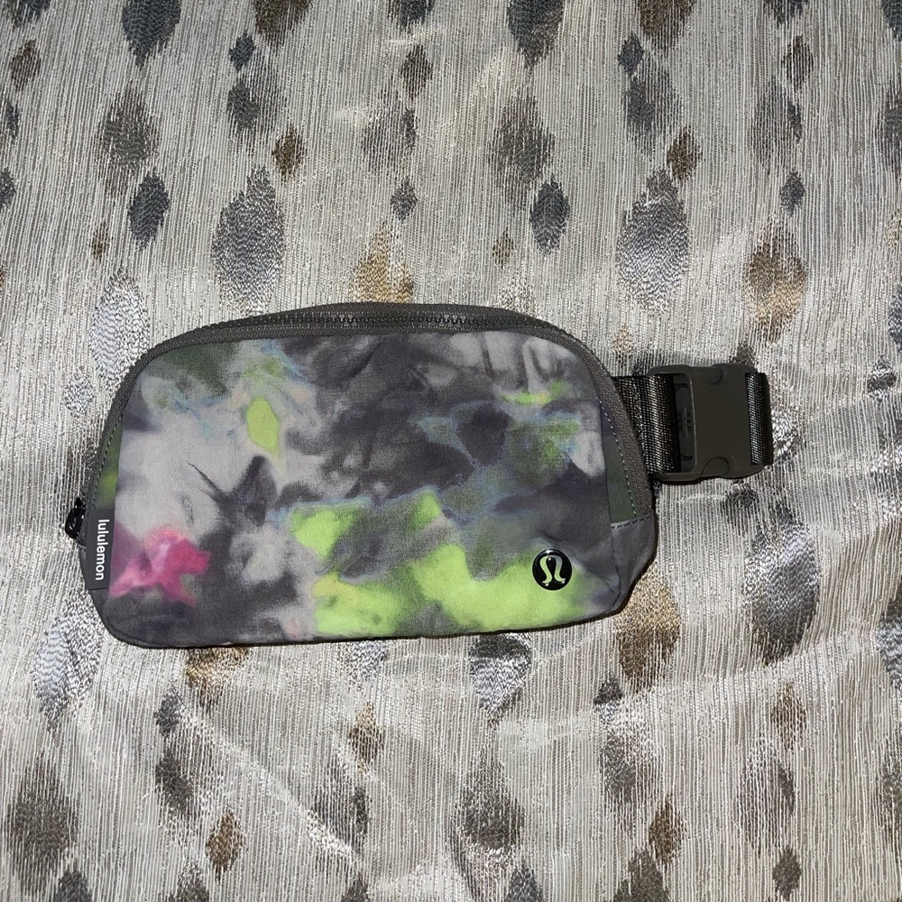 Lululemon Everywhere Belt Bag